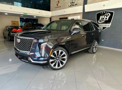 Cadillac Escalade Luxury Short